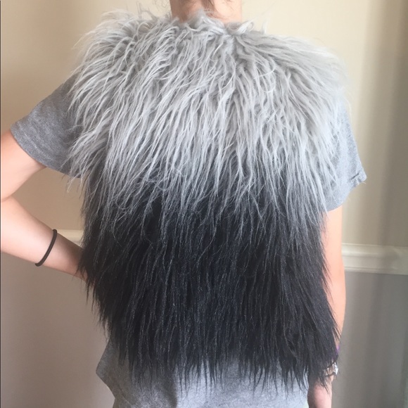 Red Camel Faux Fur vest Medium - Picture 5 of 5